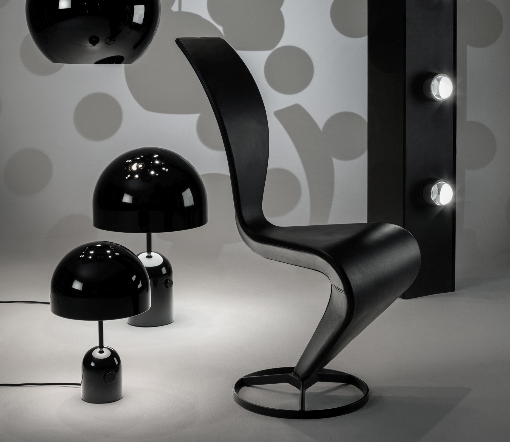 Tom Dixon S-Chair schwarz Ausschnitt