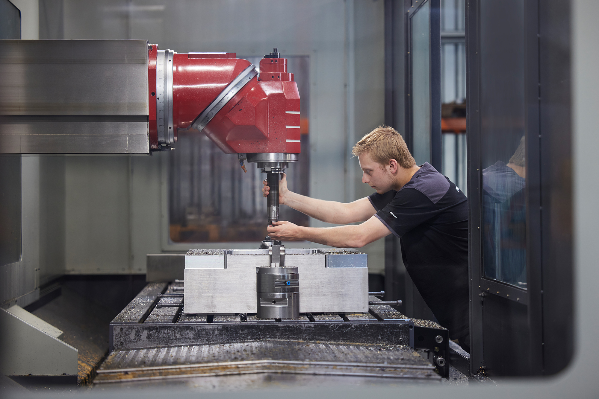 Reginox Fertigung Edelstahlspülen Mitarbeiter