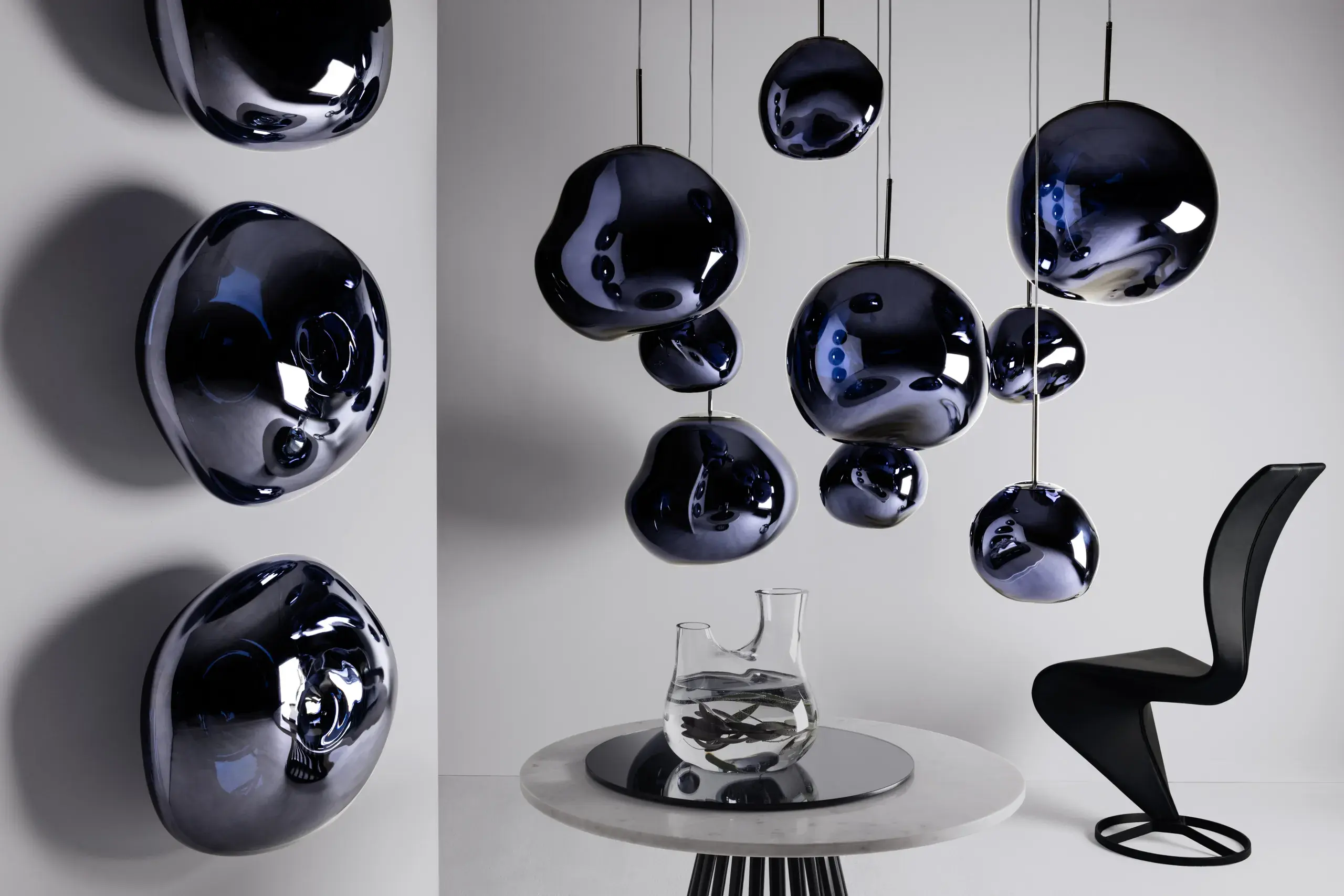 Tom Dixon Leuchten Melt in Schwarz als Wandleuchte wandhängend und Pendelleuchteund S-Chair in Schwarz